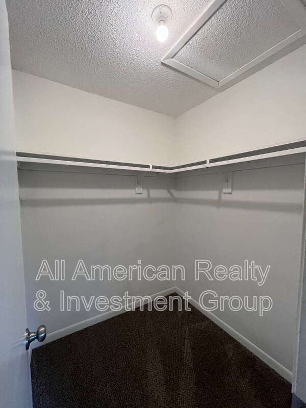 Building Photo - 939 Tanager Rd