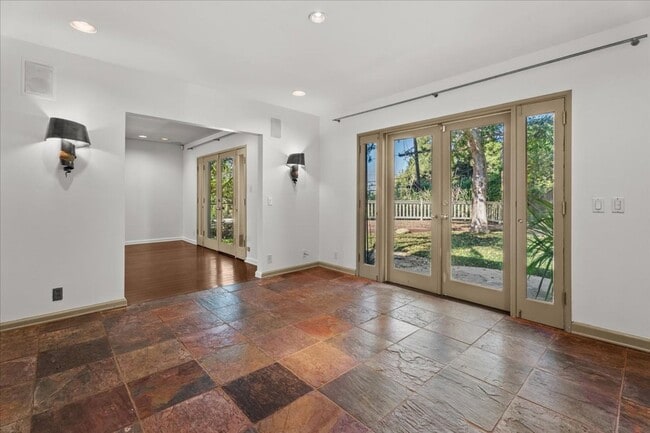 Building Photo - Private Hillside Retreat with Expansive Yard, Chef’s Kitchen, and Spa-Like Primary Suite