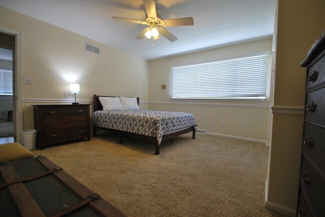 Building Photo - 13 Tanglewood Dr