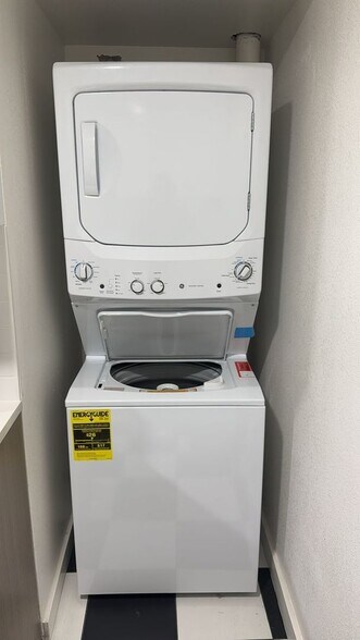 Building Photo - 2400 E 13th Ave