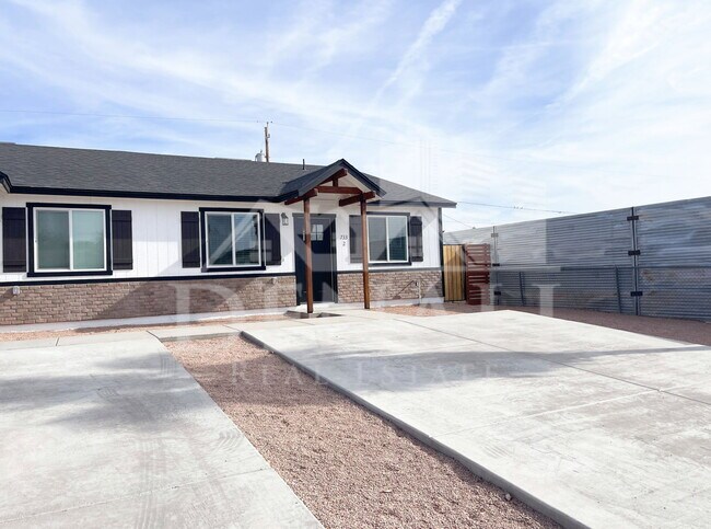 Building Photo - 733 S 96th Pl
