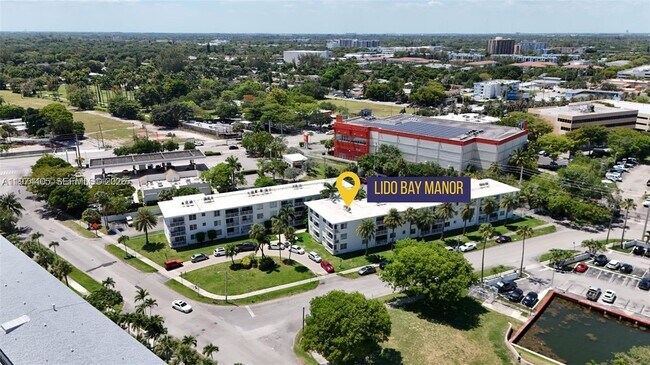 Building Photo - 1631 NE 114th St