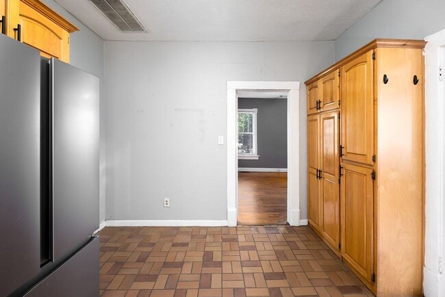 Building Photo - 3br/2ba home in the hospital district