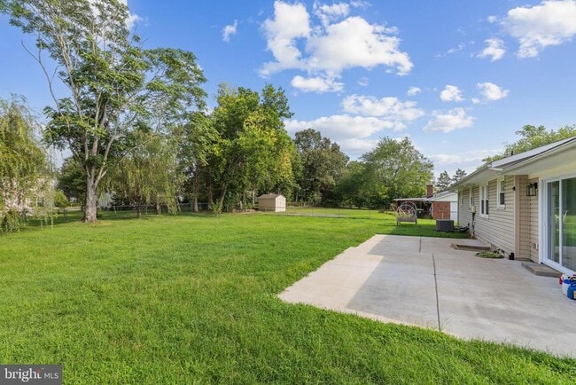 Building Photo - 718 Edwards Dr