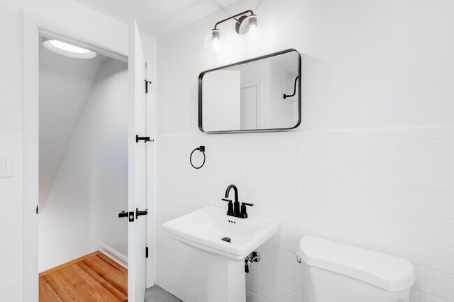 Building Photo - 148 Roselawn Ave NE