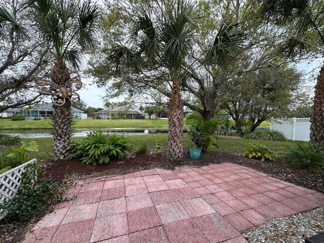 Building Photo - You'll love this charming 3/2/2 home in th...