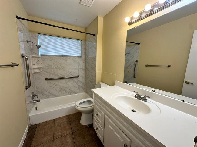 Building Photo - 5006 Stanhope Dr
