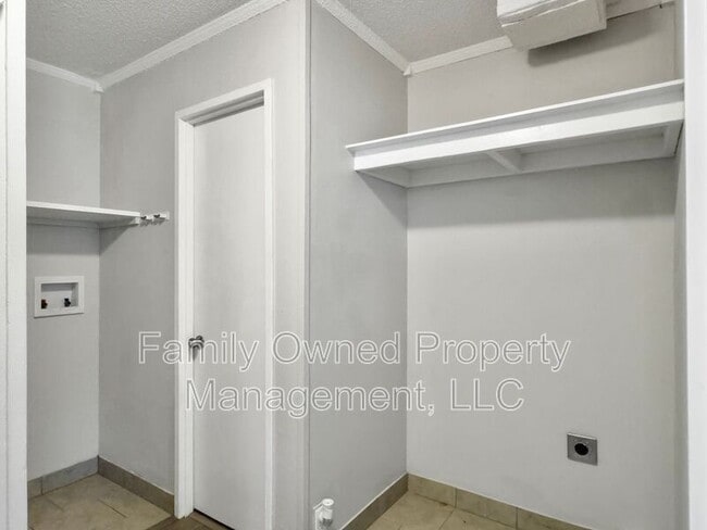 Building Photo - 5805 Chaucer Dr