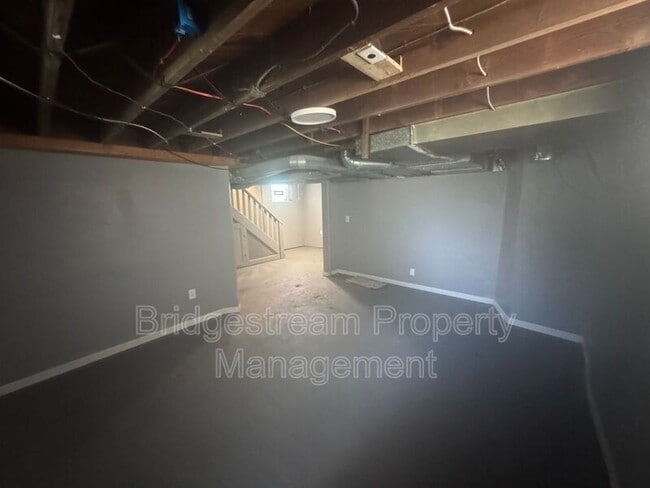 Building Photo - 611 Rockford Ave