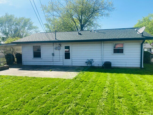 Backyard - 2905 S Chippewa Ln