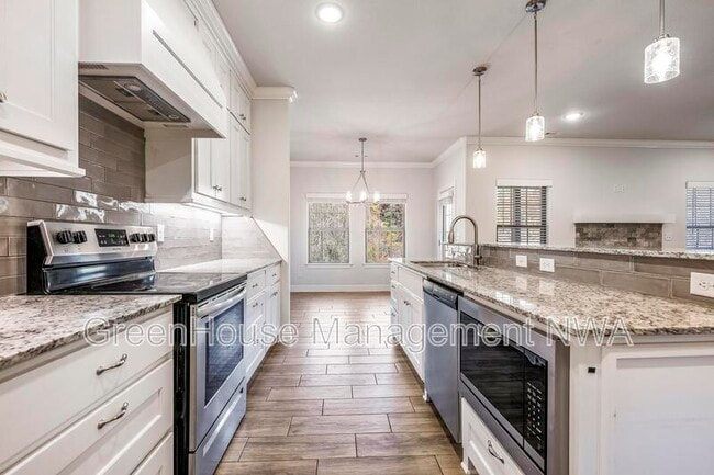 Building Photo - 7 Ripley Ln