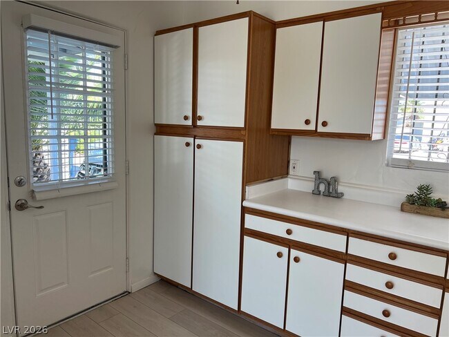 Building Photo - 2300 Santa Clara Dr