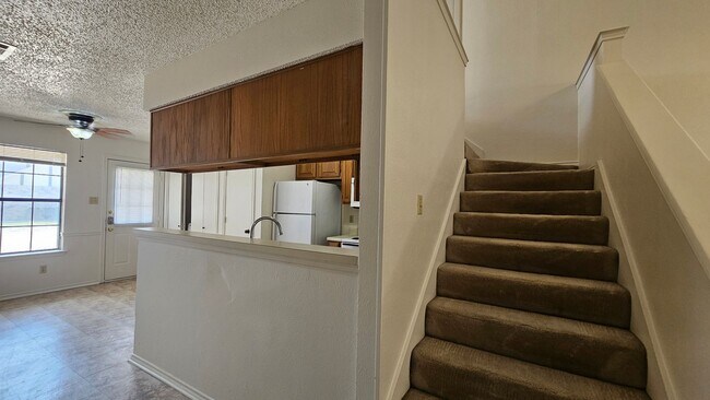 Building Photo - 544 E Windsor Dr
