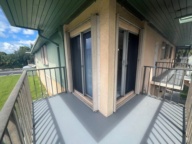 Building Photo - 1856 Fairview Villas Dr