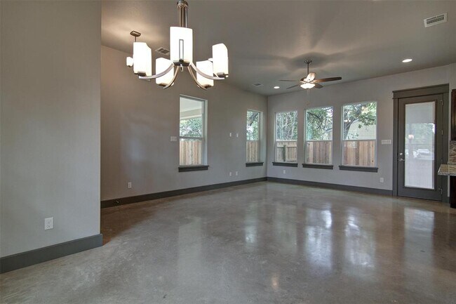 Building Photo - 923 E 37th St