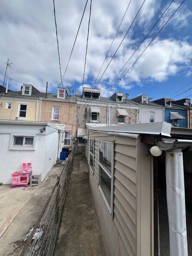 Building Photo - Single Family Home