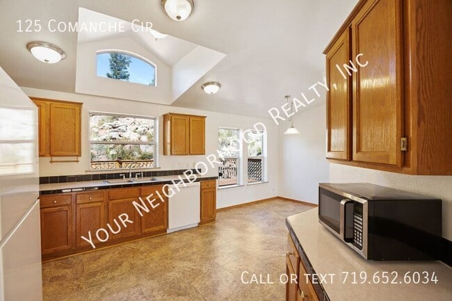 Building Photo - 125 Comanche Cir