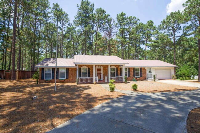 Primary Photo - Retro Ranch only minutes from downtown Sou...