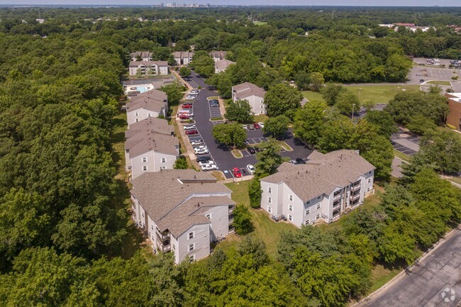 Building Photo - Laurel Pines