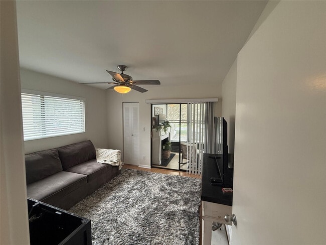 Building Photo - 15126 Ashland St