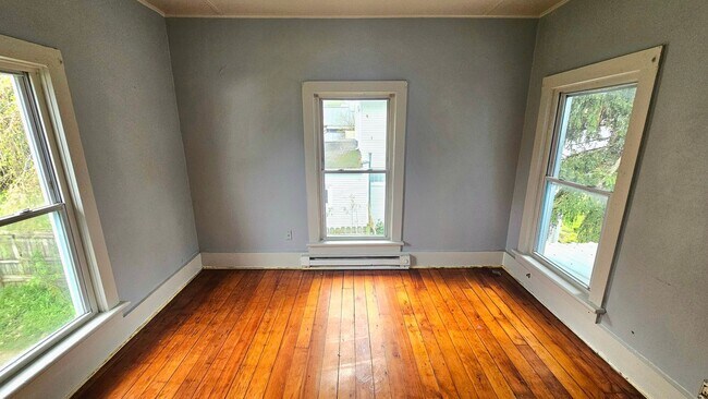 Building Photo - 490 Grand St