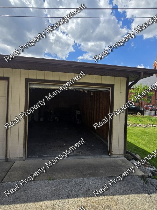 Building Photo - Fantastic 1 Bedroom Apartment