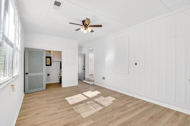 Building Photo - 4225 Cottage Ln