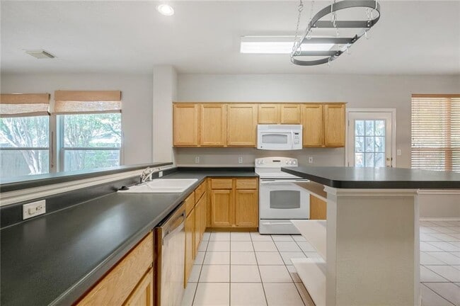 Building Photo - 4229 Kingsburg Dr