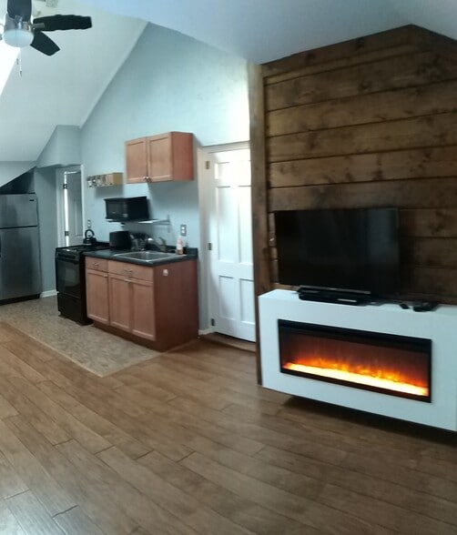 Building Photo - 4 Woodbine Ln