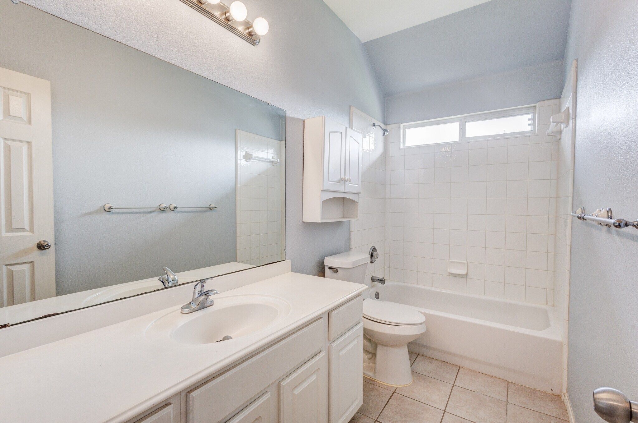 Building Photo - 6107 Lakecrest Dr