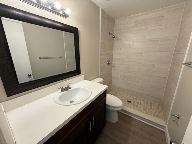 Building Photo - Parkway Blvd 3038-201 Lease Only