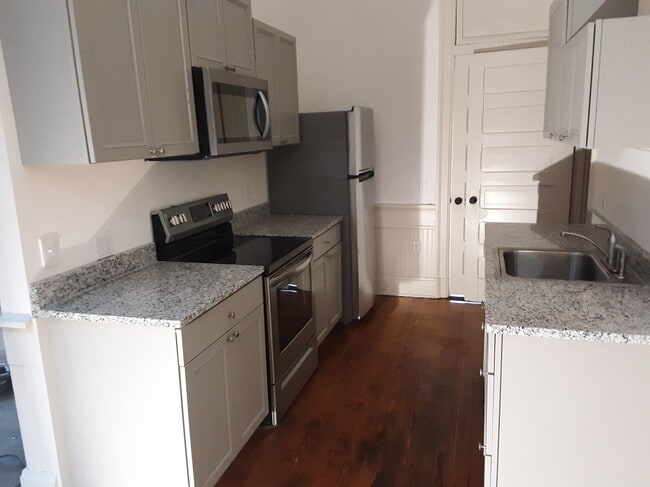 Building Photo - 511 Gloucester St