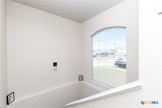 Building Photo - 402 Deloris Dr