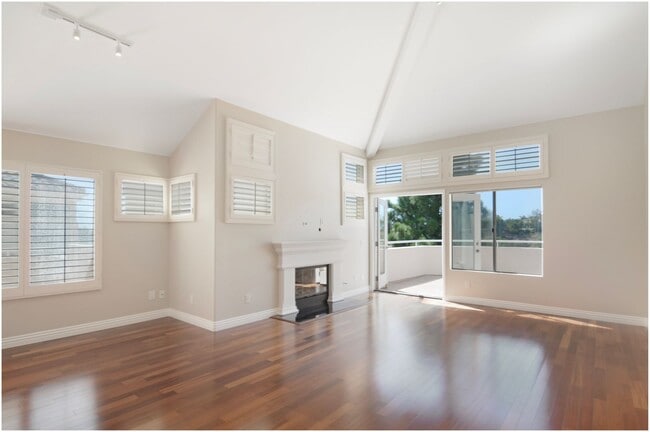 Building Photo - 2 Bedroom Plus Loft - Laguna Niguel Condo!