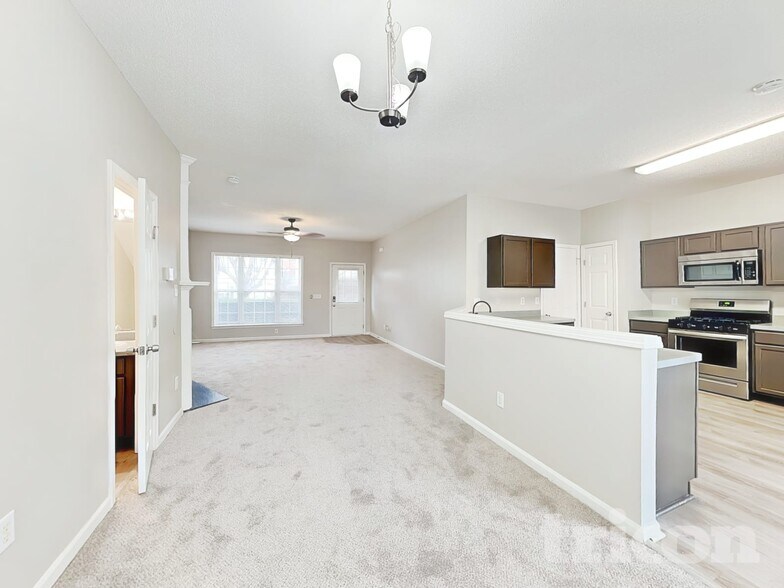 Building Photo - 1654 Heyford Cir NW