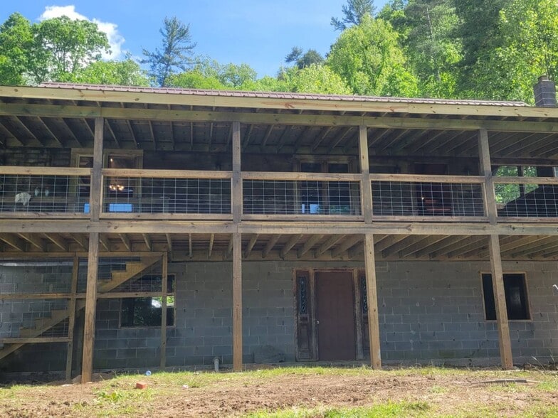 Building Photo - 150 Joe English Rd