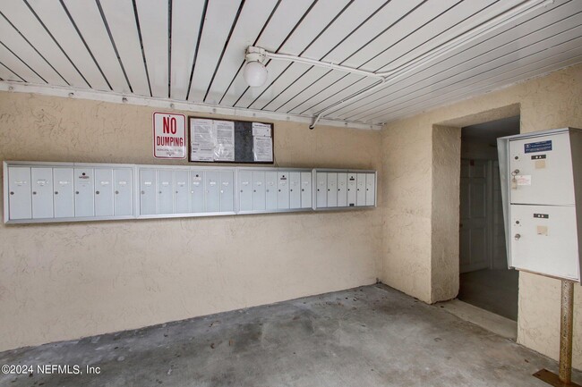 Building Photo - 2912 St Johns Ave