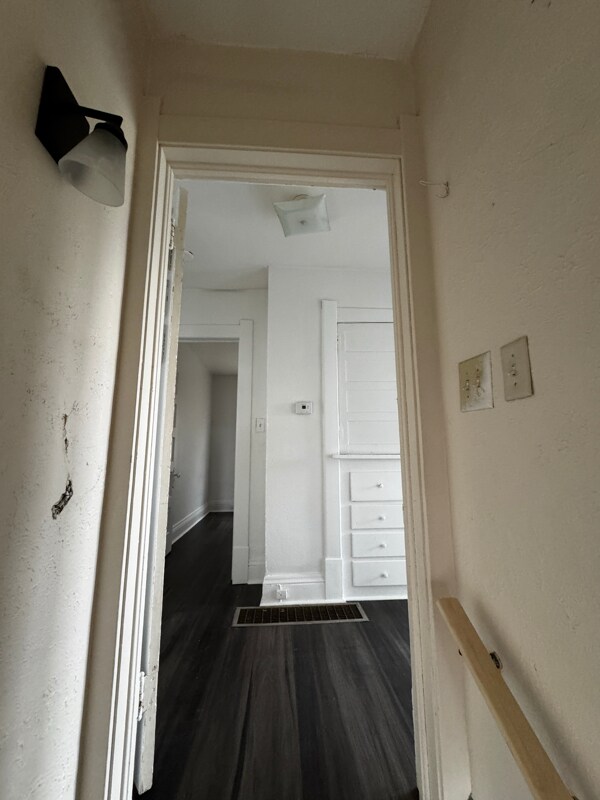 Building Photo - 708 Spencer St