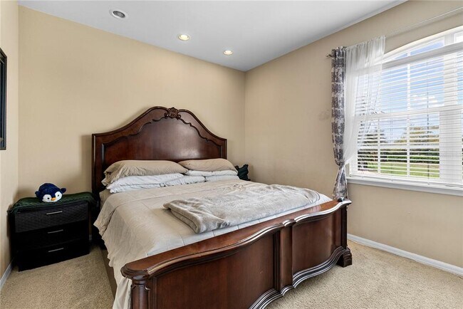 Building Photo - 1352 Oakcrest Ct