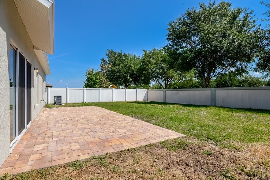 Building Photo - 5723 white Trillium Loop