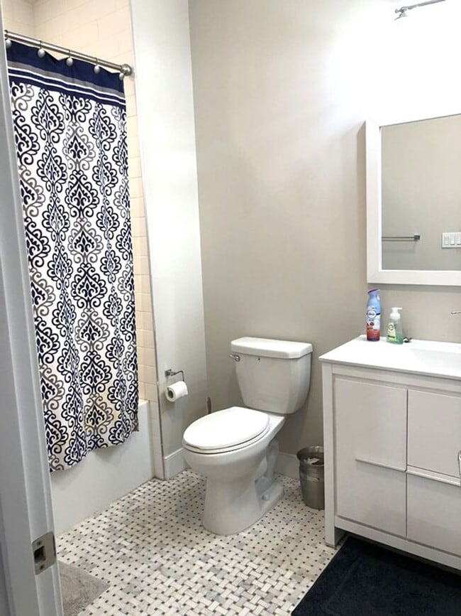 Building Photo - Room Available in Modern 2BR Condo – Jeffr...