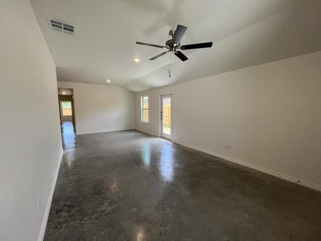 Building Photo - 113 Wind Ridge Dr