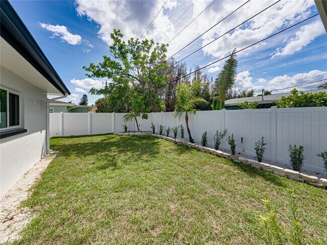 Building Photo - 6709 Cardinal Dr S
