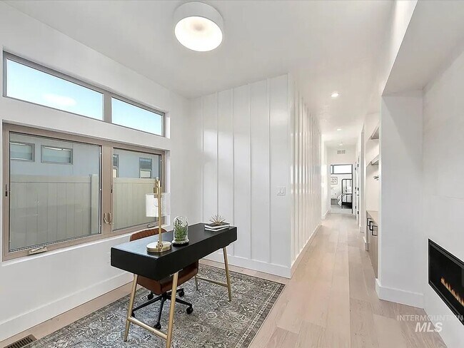 Building Photo - Custome build in Movado Estates