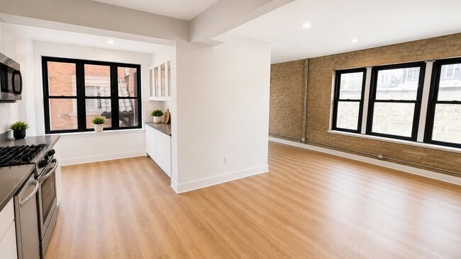 Building Photo - 4830 W Belle Plaine Ave