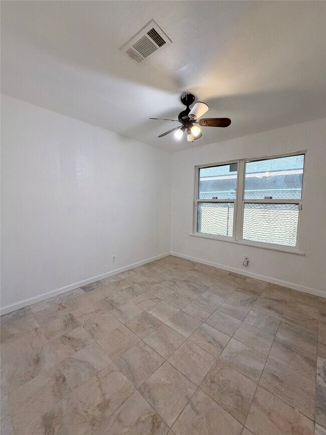 Building Photo - 618 Sulphur St