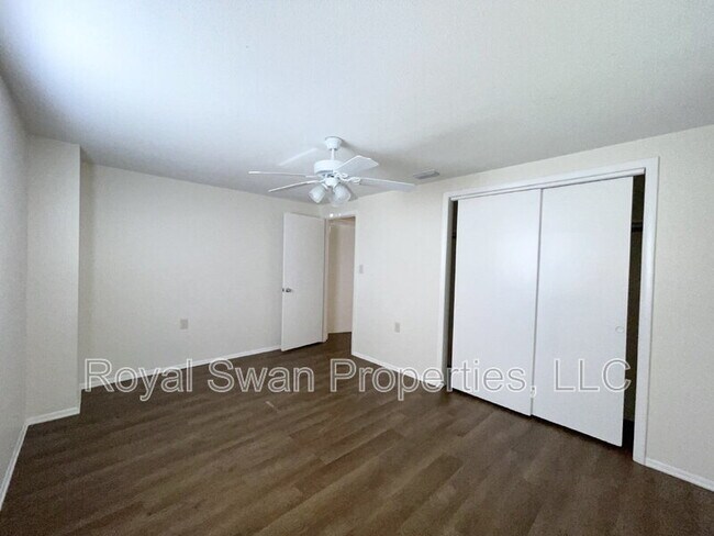 Building Photo - 303 Thornwood Way
