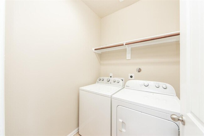 Building Photo - 8130 Heartbrook Field Ln