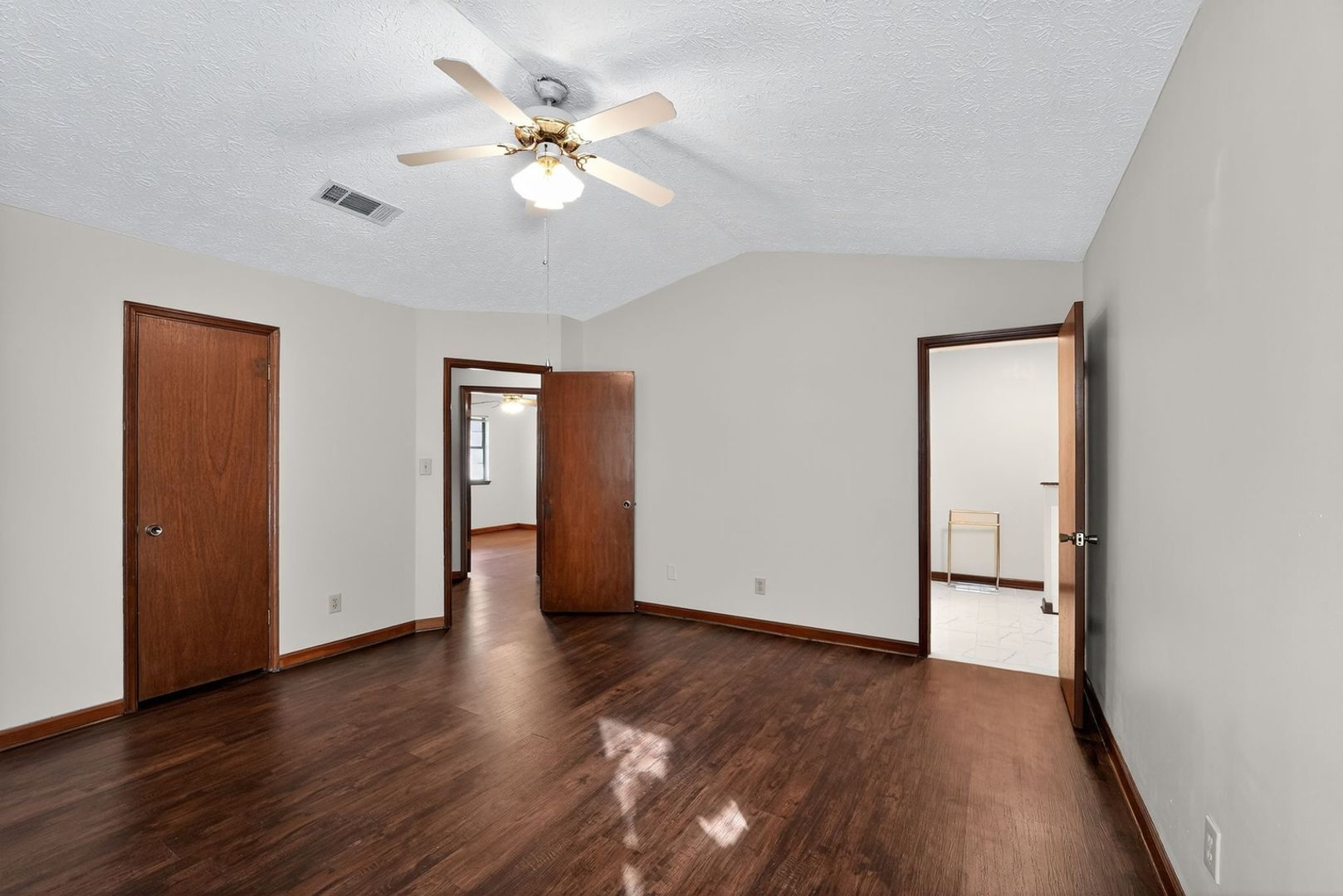 Building Photo - 165 Paces Dr