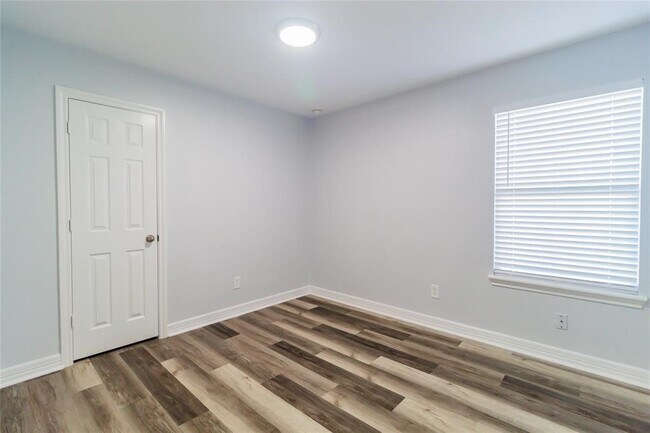 Building Photo - 19643 Summerlin Dr